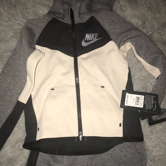 nike sweatsuit youth
